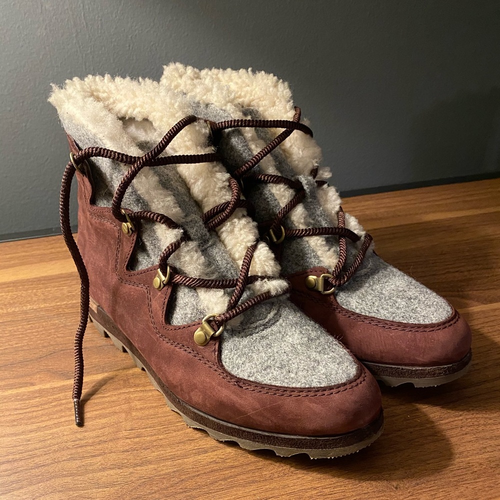 SOREL Sneakchic Alpine Holiday Boot